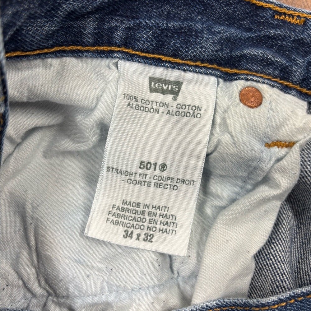 Levi's Blue 501 button fly men’s Straight Jeans with Iconic Design 💯cotton - Picture 4 of 6